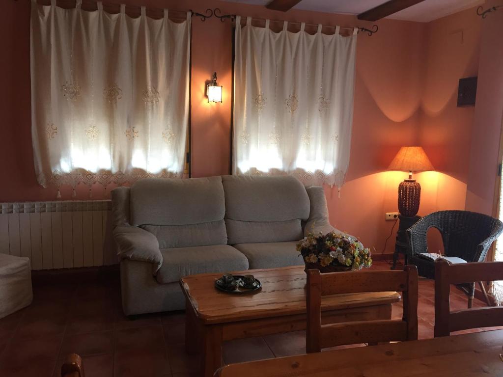 A seating area at Fuente de Cella