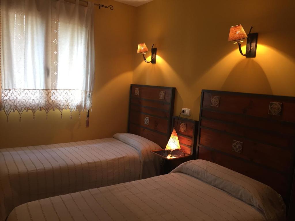 A bed or beds in a room at Fuente de Cella