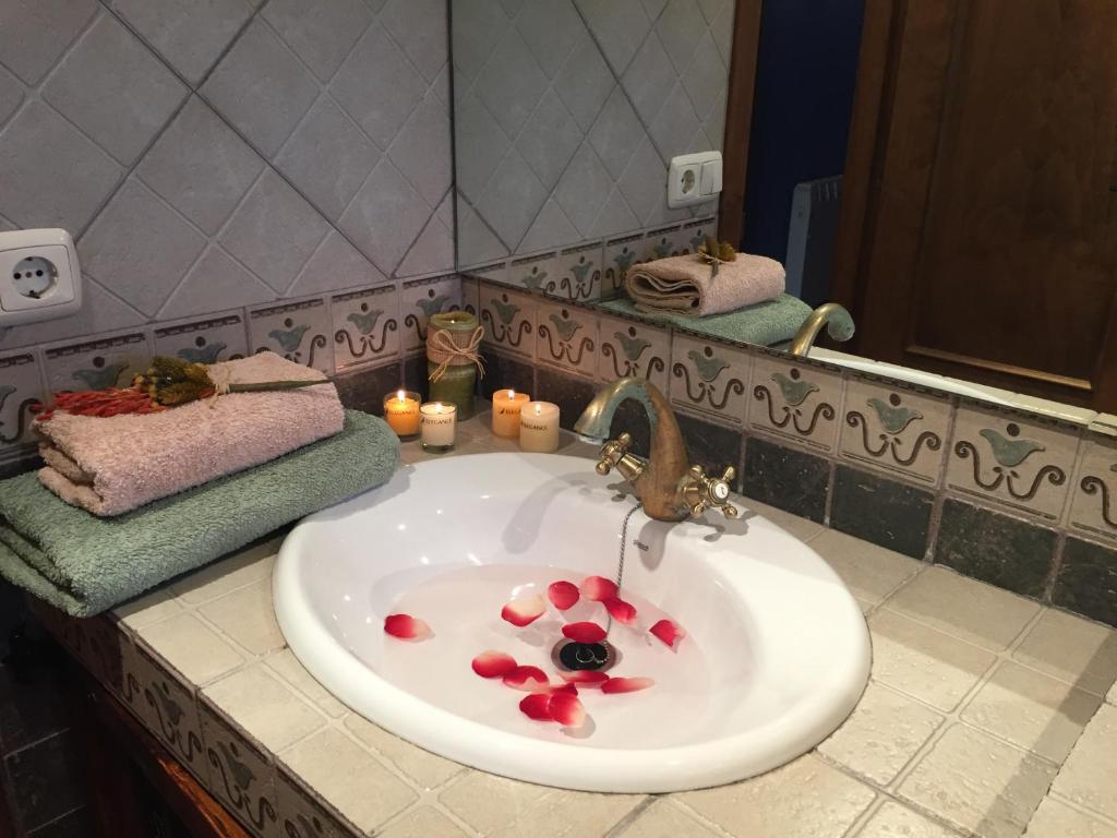 A bathroom at Fuente de Cella