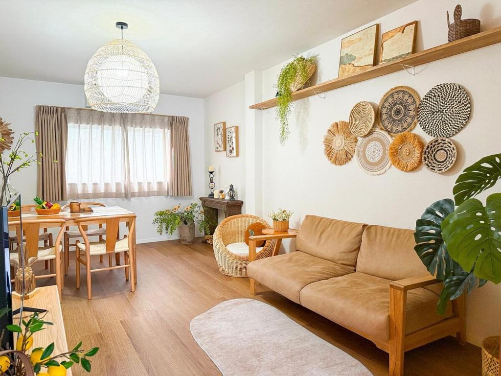 Wakyo Kujo 3 min walk from Kujo Station, 4 rooms for 8 people, Free parking, Balcony, Laundry and drying, Direct access to USJ, Namba and Kyocera Dome