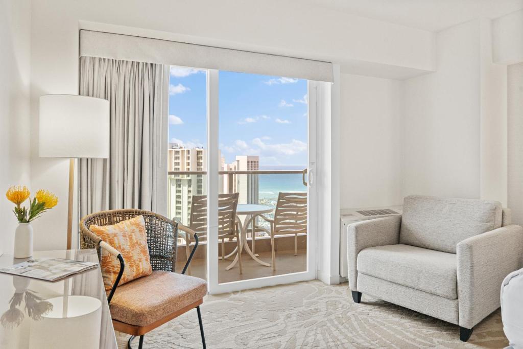 Ala Moana Hotel - Resort Fee Included - 