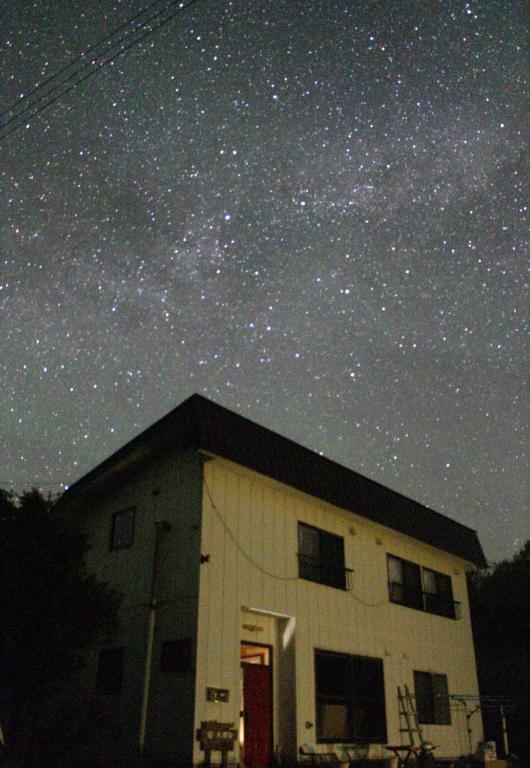 a building with a starry sky above it at 宿　大都会 in Nishitappu