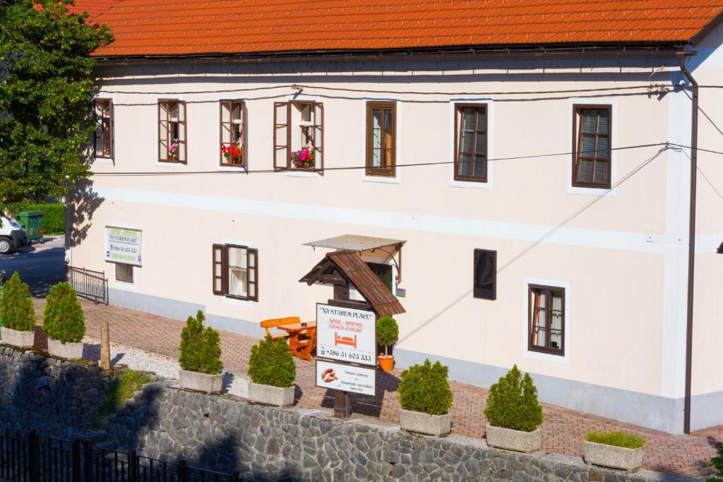 a white building with a sign in front of it at Apartma na Starem Placu in Idrija