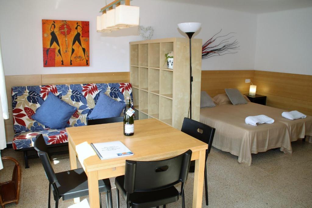 Postel nebo postele na pokoji v ubytování Apartaments Margarita Sabina Pinell