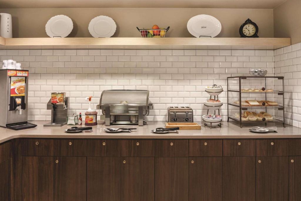 Country Inn & Suites by Radisson, Green Bay East, WI photo