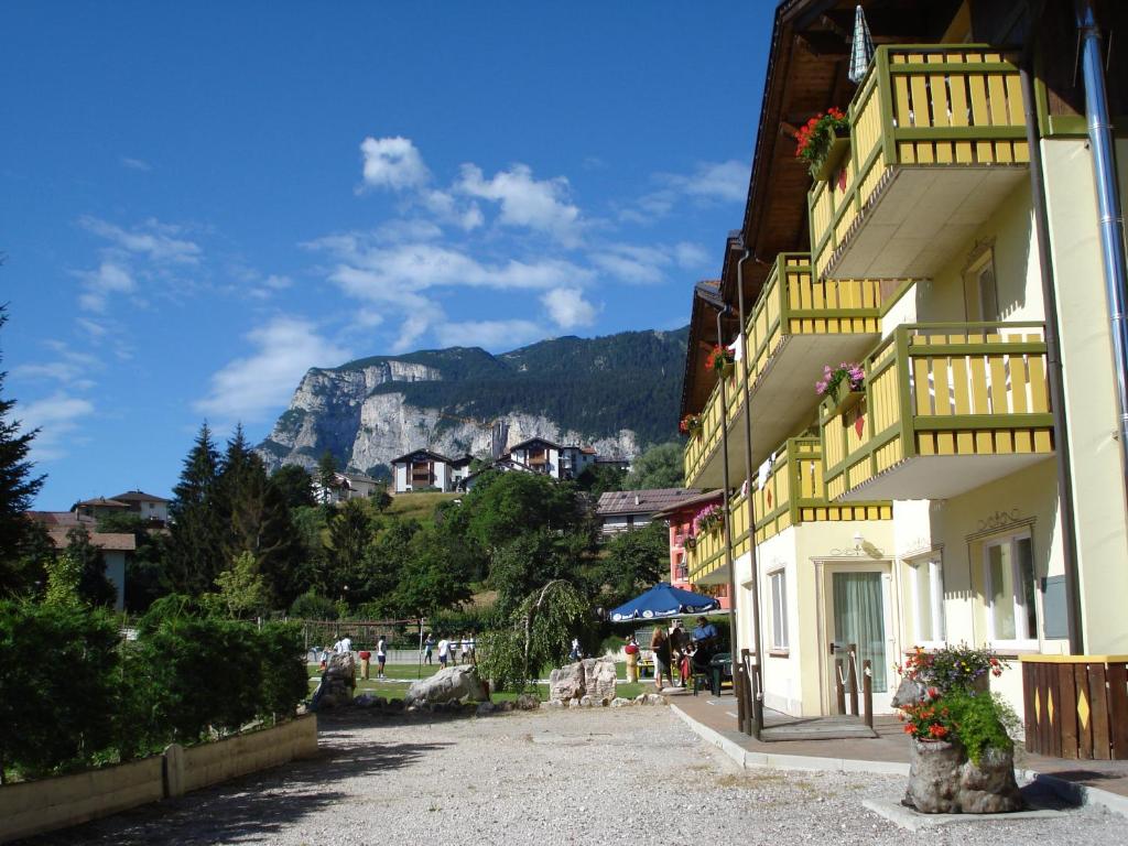 Nespecifikovaný výhled na hory nebo výhled na hory při pohledu z hotelu