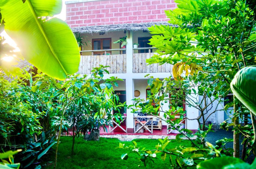 Arusha Jua Eco Home- on coffee farm