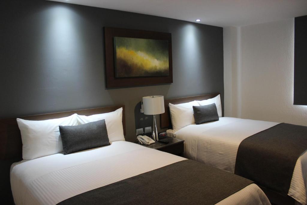 Postel nebo postele na pokoji v ubytování Eco Hotel Guadalajara Expo