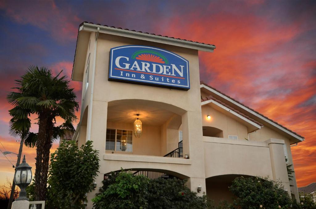 Garden Inn and Suites Fresno tesisinin ön cephesi veya girişi