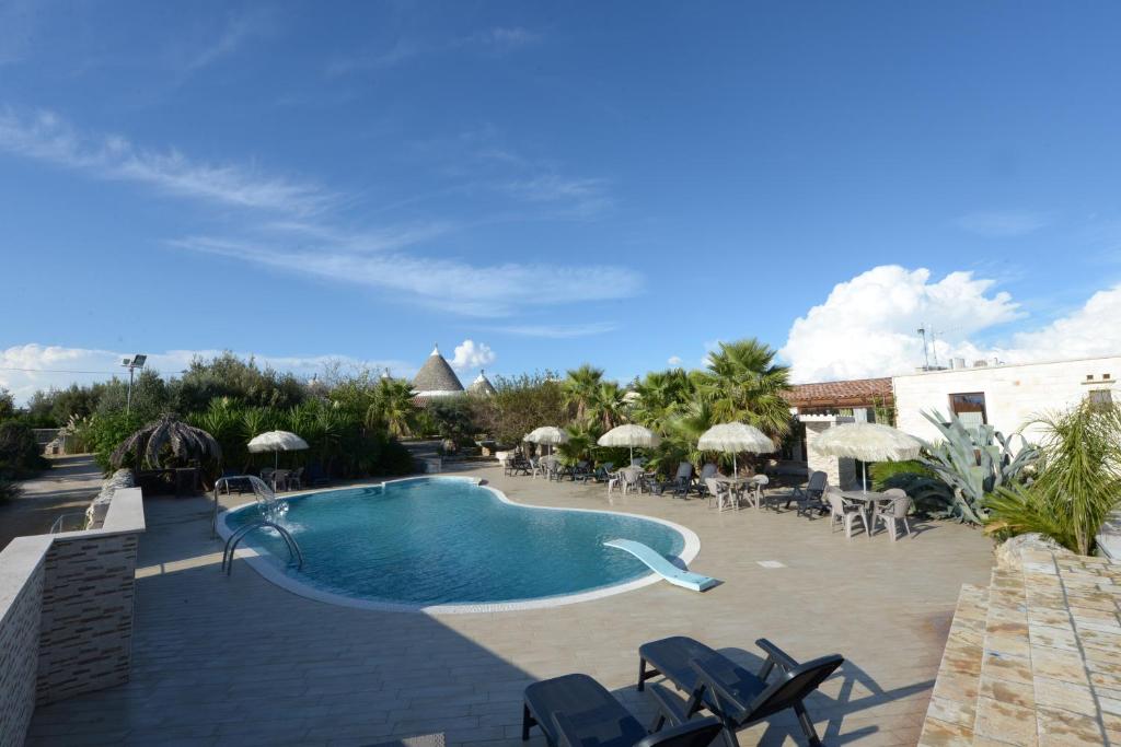 Bazén v ubytování Masseria Pentima Vetrana Resort nebo v jeho okolí