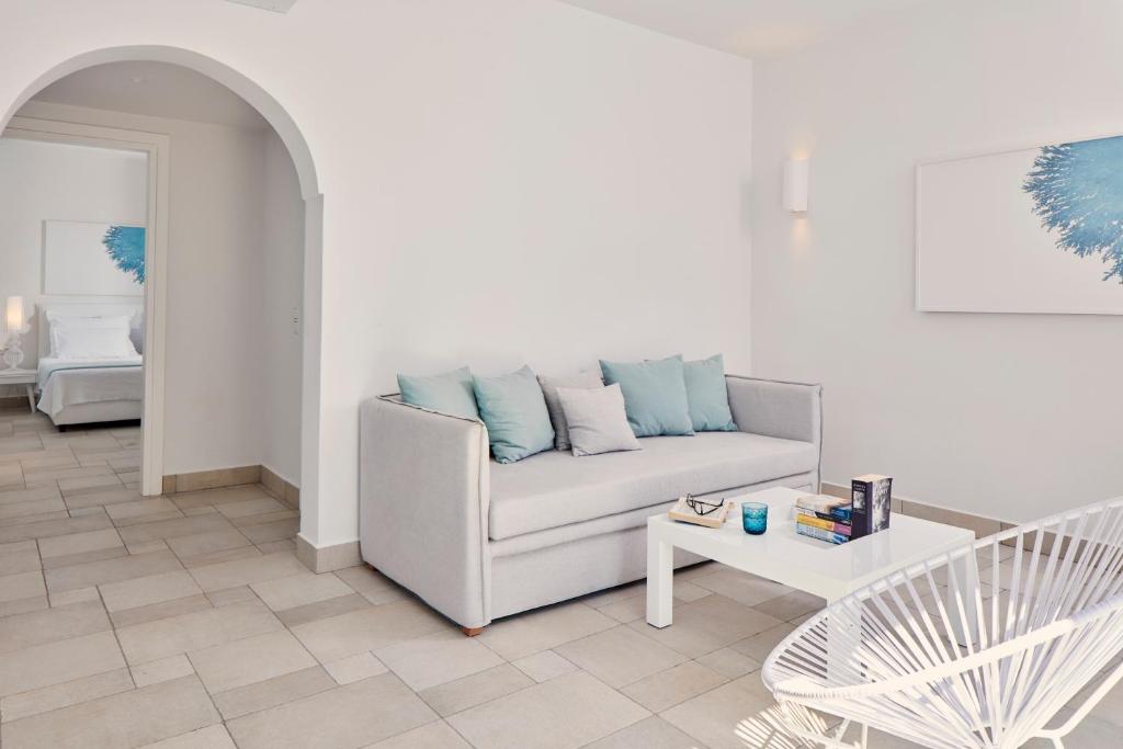 Aqua Blue Beach Hotel - 18