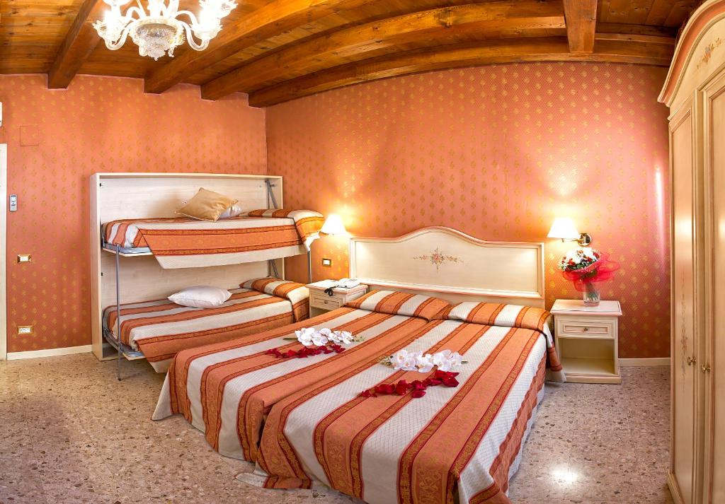 A bed or beds in a room at Hotel Conterie