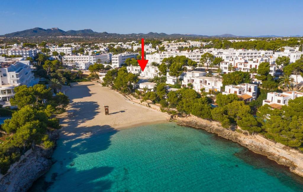 an aerial view of a beach with a red arrow at Playa D'or in Cala d´Or
