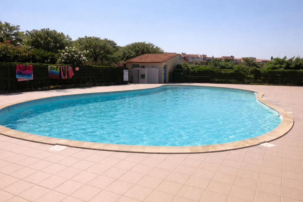 T3 CLIMATISE 40m2 Piscine Parking PRIVE 2 Chambres Secteur falaises 50 m de la plage Proche centre-port 4 Personnes