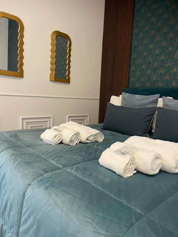 two beds with towels sitting on top of them at DOMUS LUIGI LEONE 2 in Naples