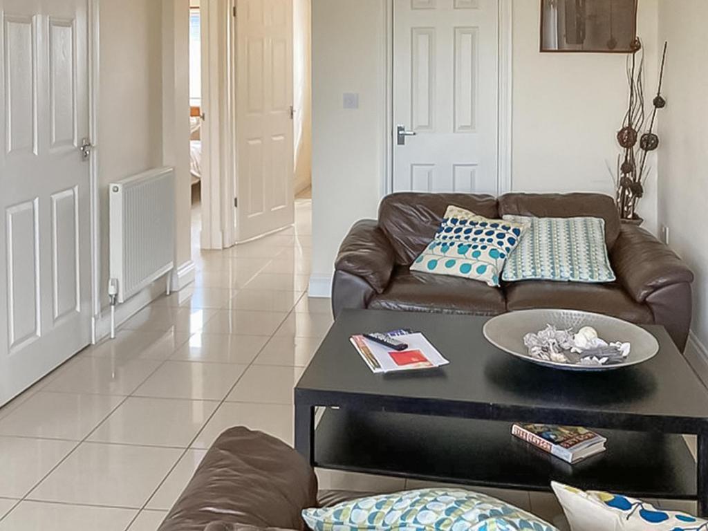 a living room with a couch and a coffee table at Thistle No4 - Uk49250 in Althorne