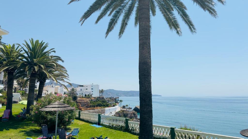 Acapulco Playa Centro Nerja con Piscina y Parking