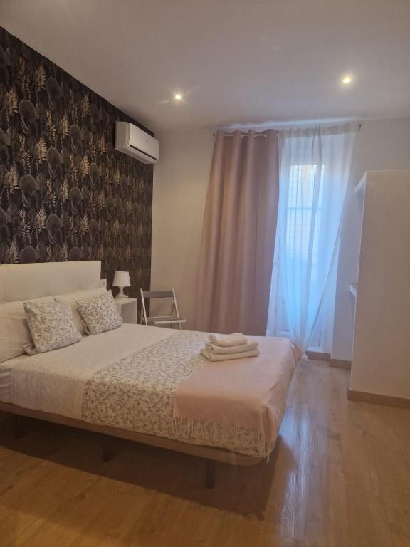 a bedroom with a bed and a window at Hostal New Life Madrid in Madrid