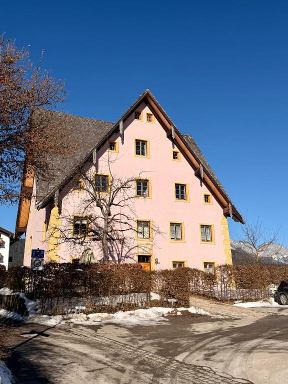 a large white house with a fence in front of it at FeWo Altes Doktorhaus in Berchtesgaden