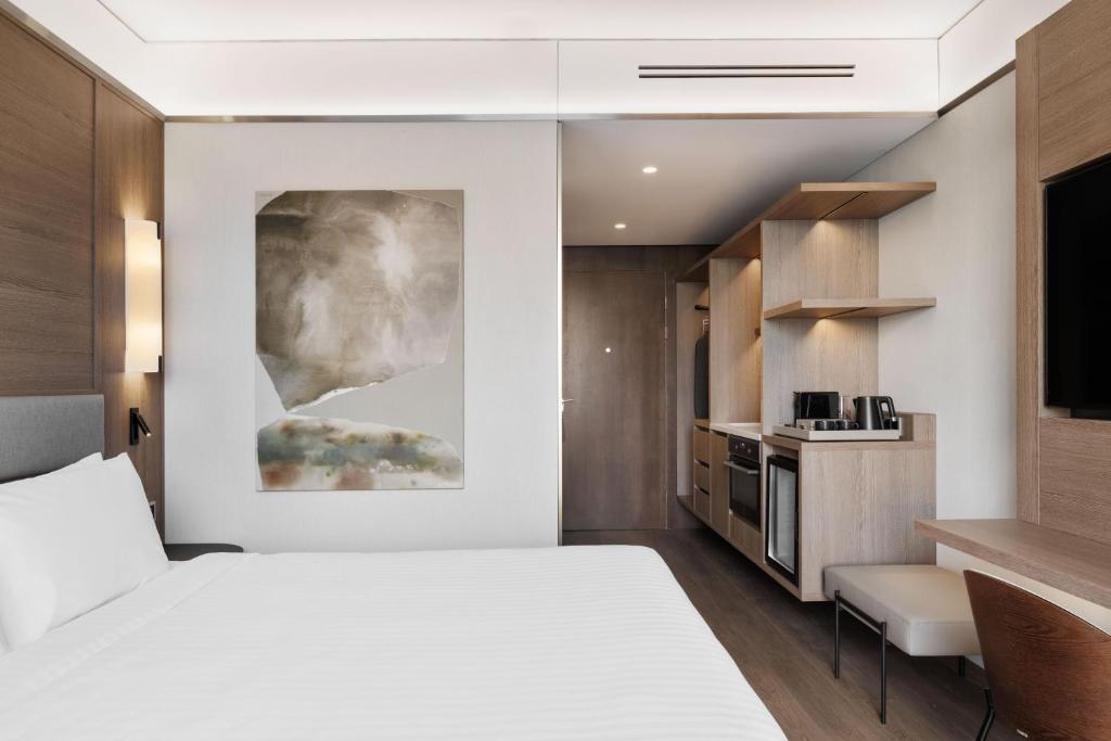 AC Hotel by Marriott Vilnius — A hotel room with a bed and a kitchen