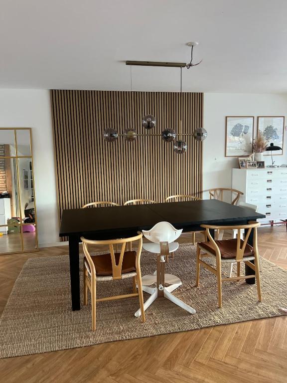 a ping pong table and chairs in a living room at Large townhouse Odense in Odense