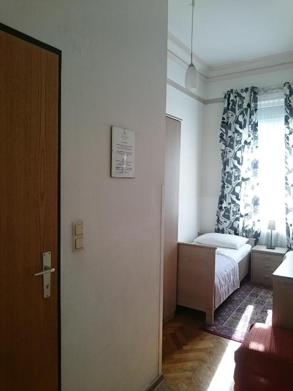 Postel nebo postele na pokoji v ubytování Hotel Stadtpark