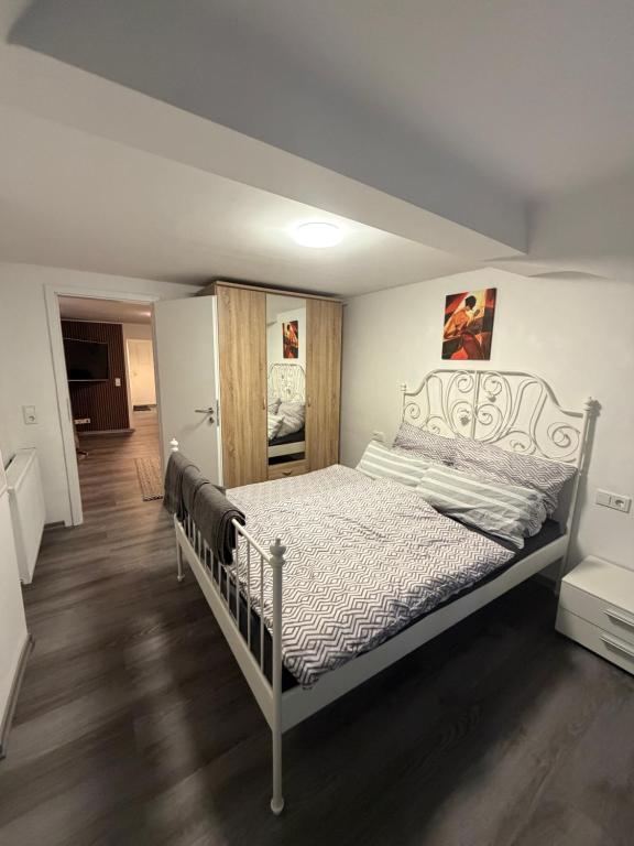 a bedroom with a white bed in a room at Ferienwohnung Nabo in Wadgassen