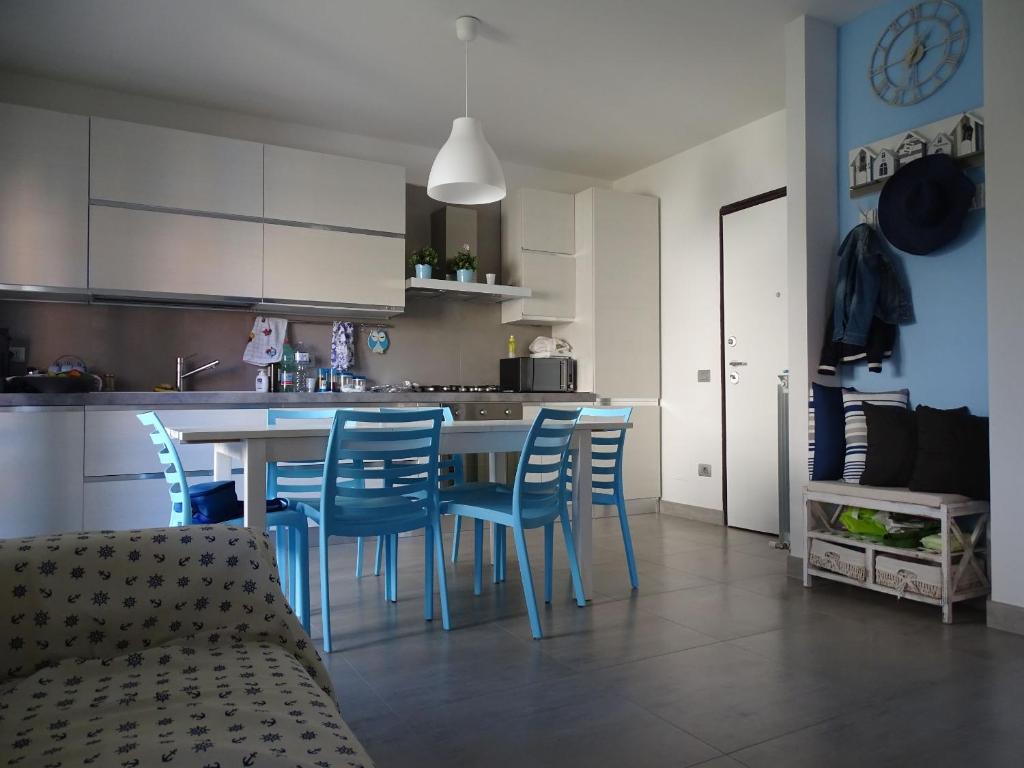 A kitchen or kitchenette at Casa Azzurra