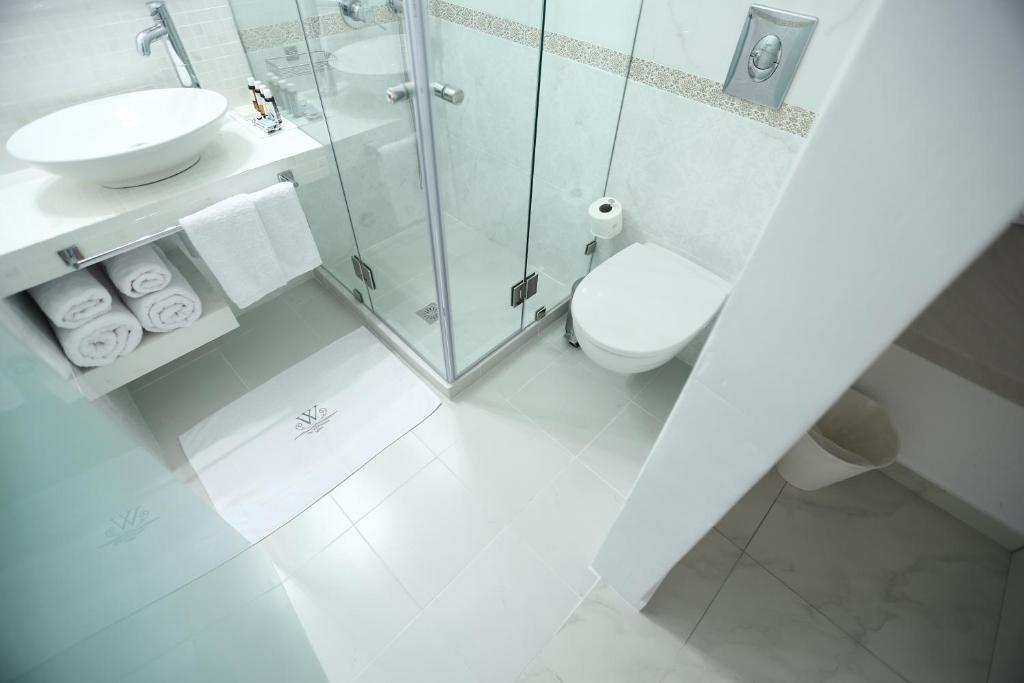 The White Suites - 16