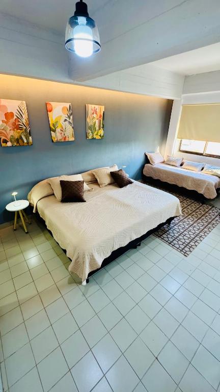 a bedroom with a large bed in a room at Monoambiente Eldorado 1 in Eldorado