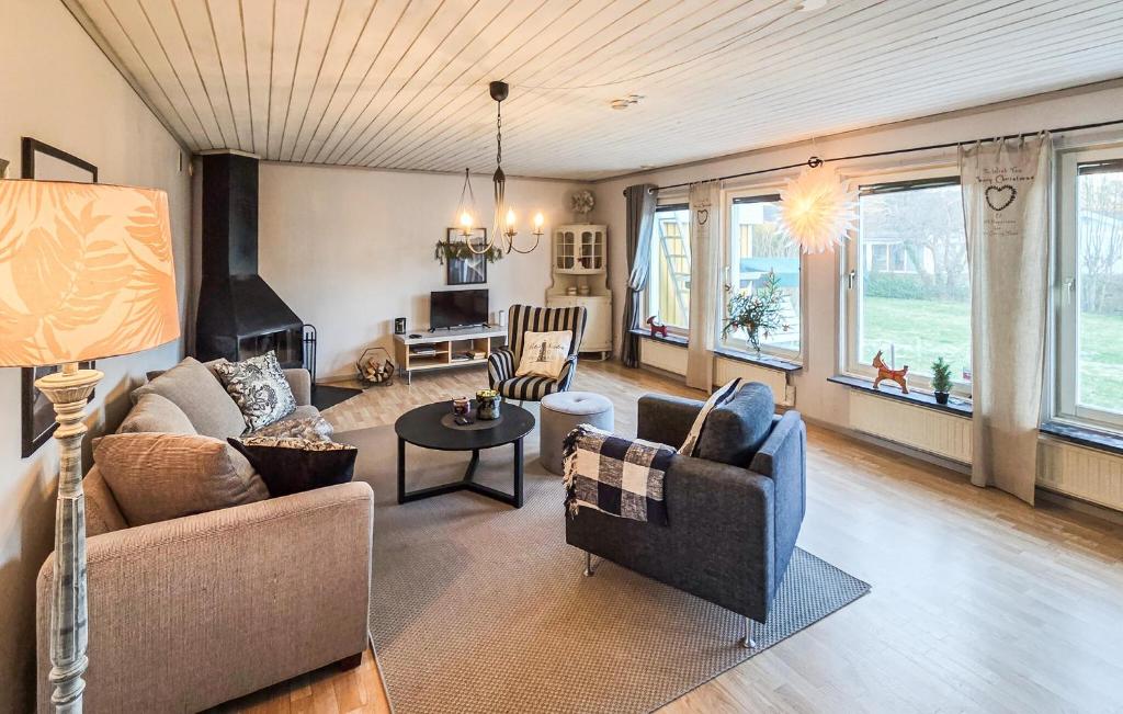 Cozy Home In Bomstermåla With Sauna