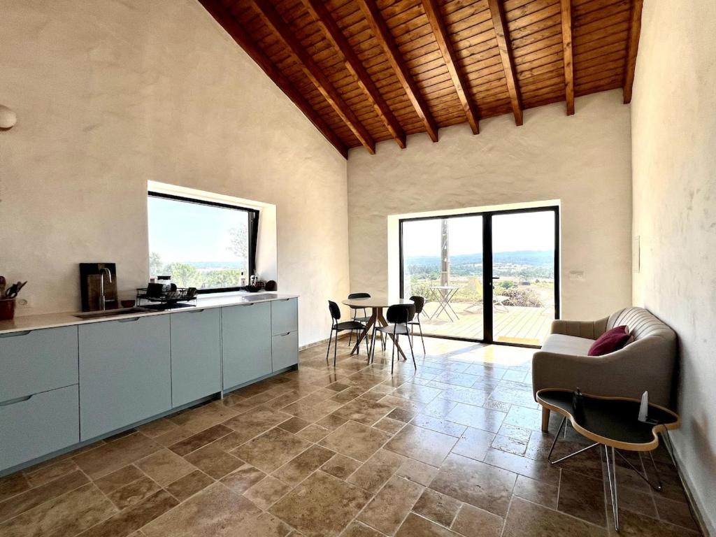Beautiful farm stay near Rogil w floor heating