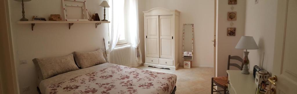 a small bedroom with a bed and a dresser at Appartamento Perugia Centro in Perugia