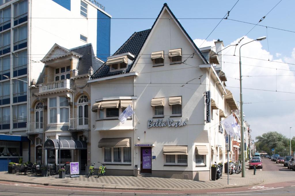 a white building on the corner of a street at Hotel & Appartementen Bella Vista in Scheveningen