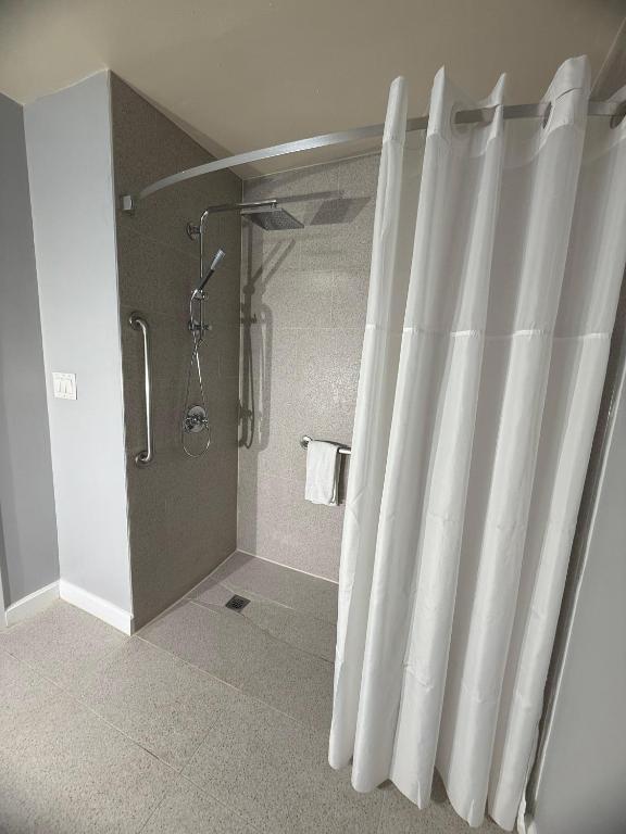 Naval Suites by FairBridge - Error