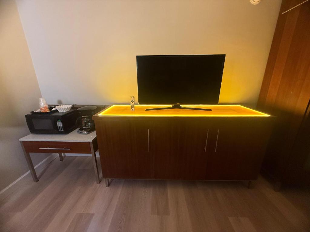 Naval Suites by FairBridge - Dos Camas Tamaño Queen