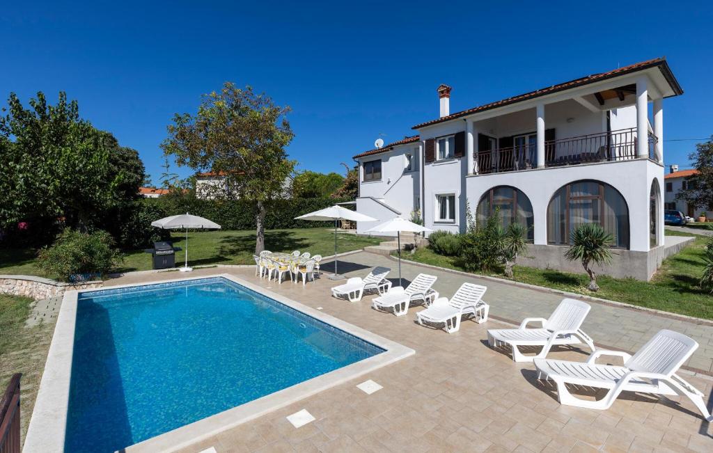 4 Bedroom Amazing Apartment In Labin
