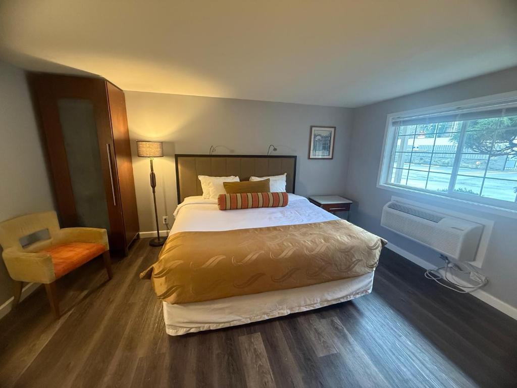 Naval Suites by FairBridge - Cama King
