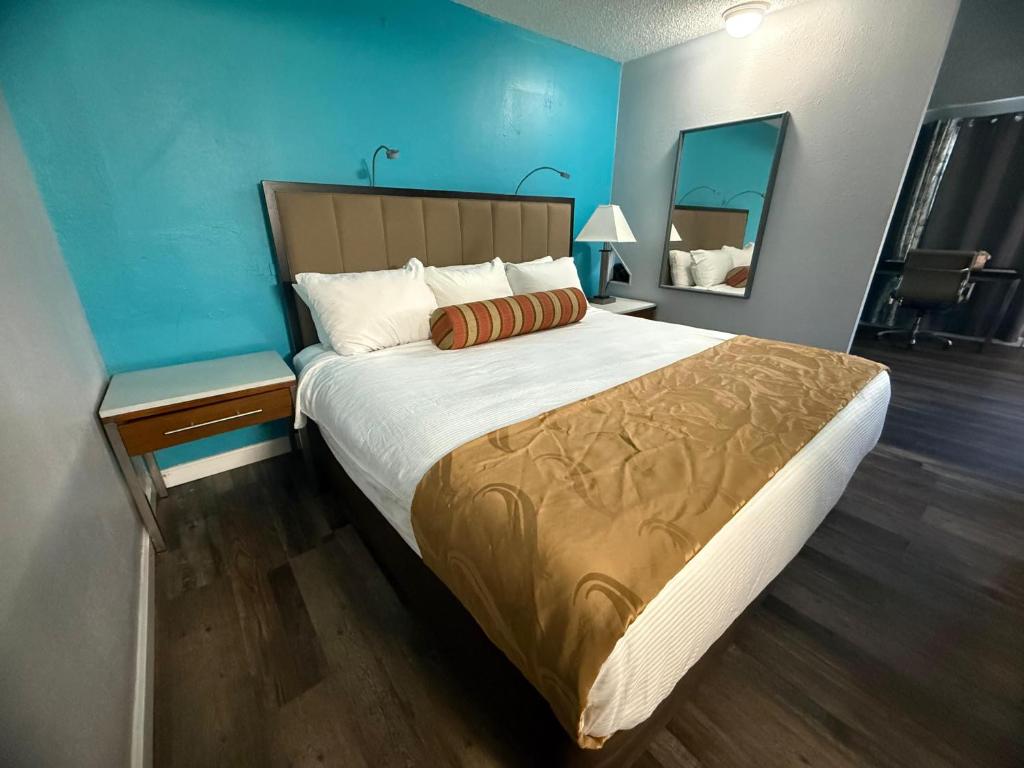 Naval Suites by FairBridge - Una Cama Tamaño Queen Con Cocina