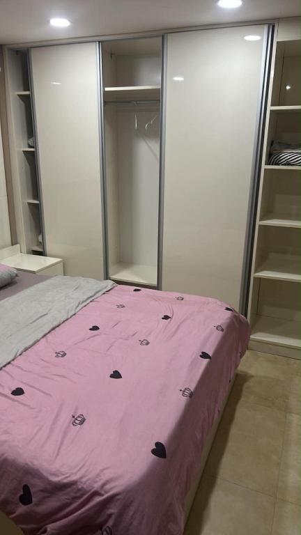 a bedroom with a pink blanket on a bed at pasanauri gudauri in Passanauri