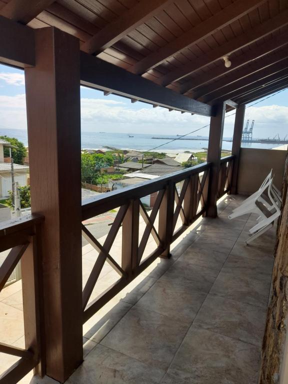 a balcony with a view of the ocean at Studio Duplex Praia do Porto in Imbituba