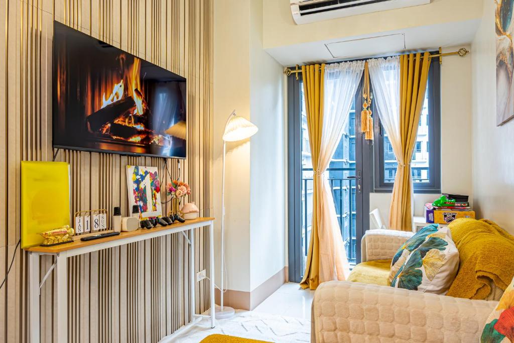 MOA Staycation Haven Cozy 1BR Retreat with Balcony at Shore 3