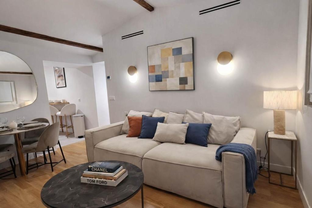 Beautiful renovated apartment with AC - Paris East