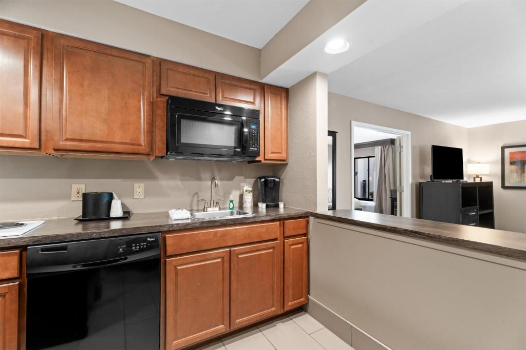 Best Western Courtview Hotel photo