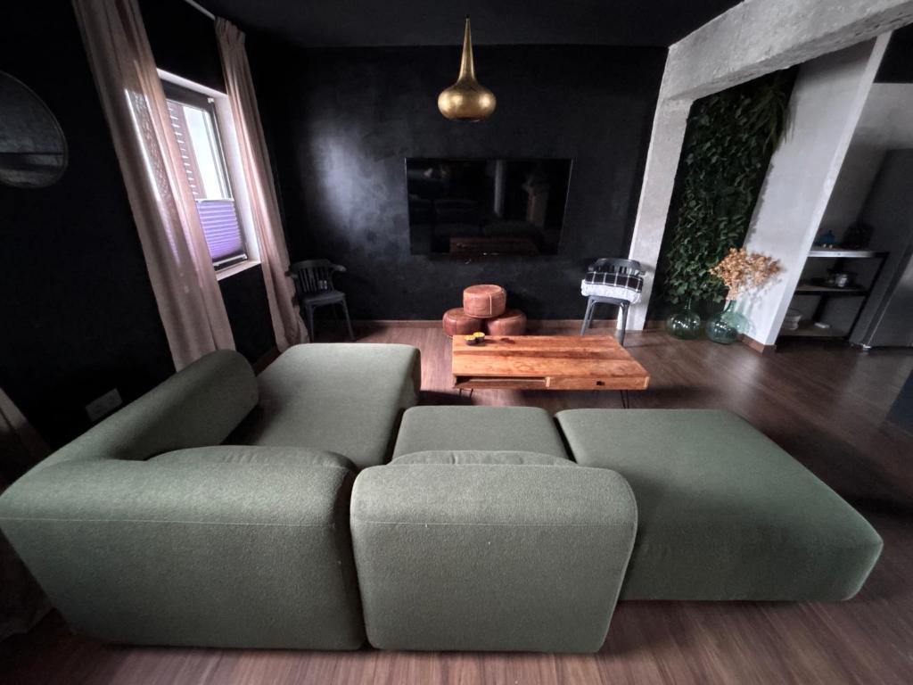 a living room with a couch and a table at La Black Casa in Zafra