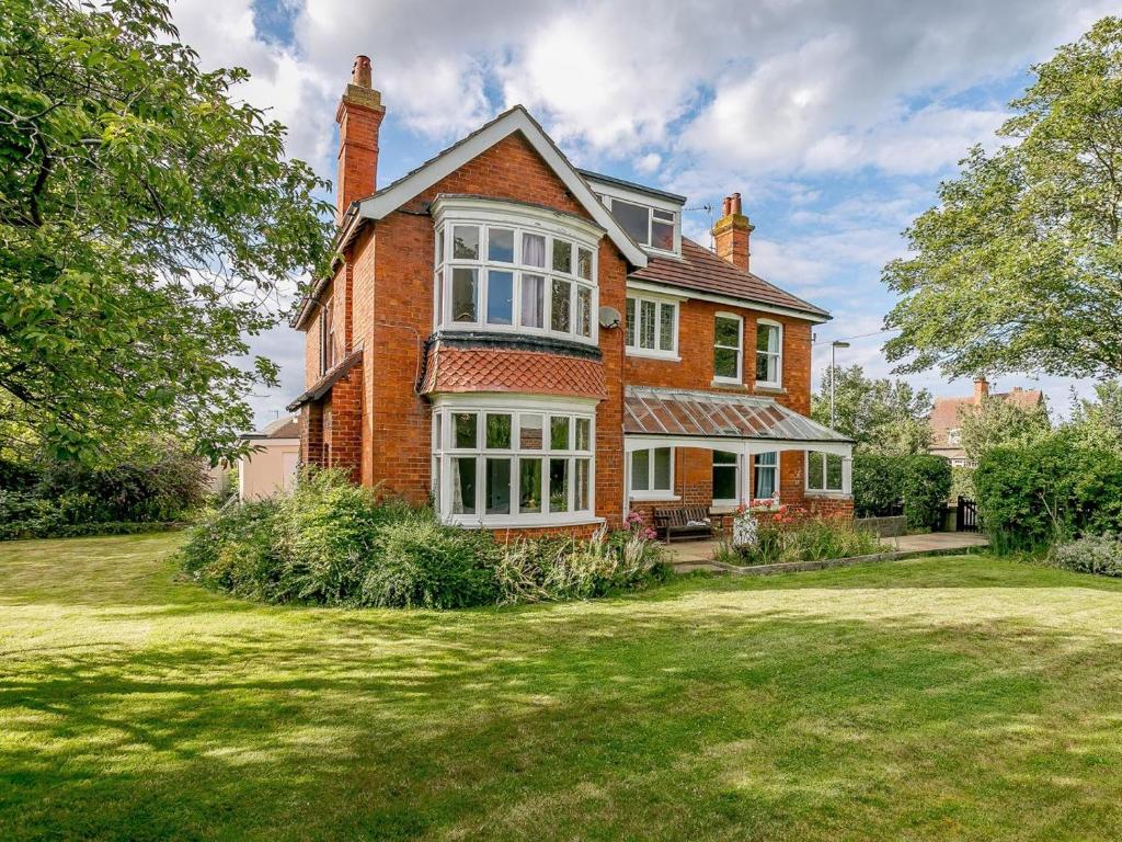an old brick house with a large yard at 4 Bed in Mablethorpe oc-77958 in Sutton on Sea