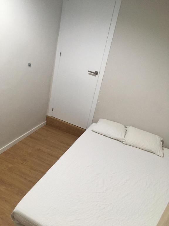 2 BEDROOM APARTMENT SANTS - Two-Bedroom Apartment