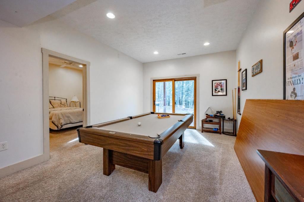 a living room with a pool table in it at Mystic Haven by Railey Vacations in Oakland