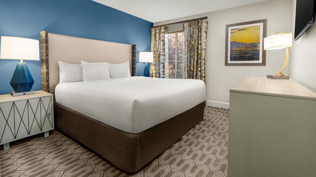 Holiday Inn Club Vacations at Desert Club Resort, an IHG Hotel - 