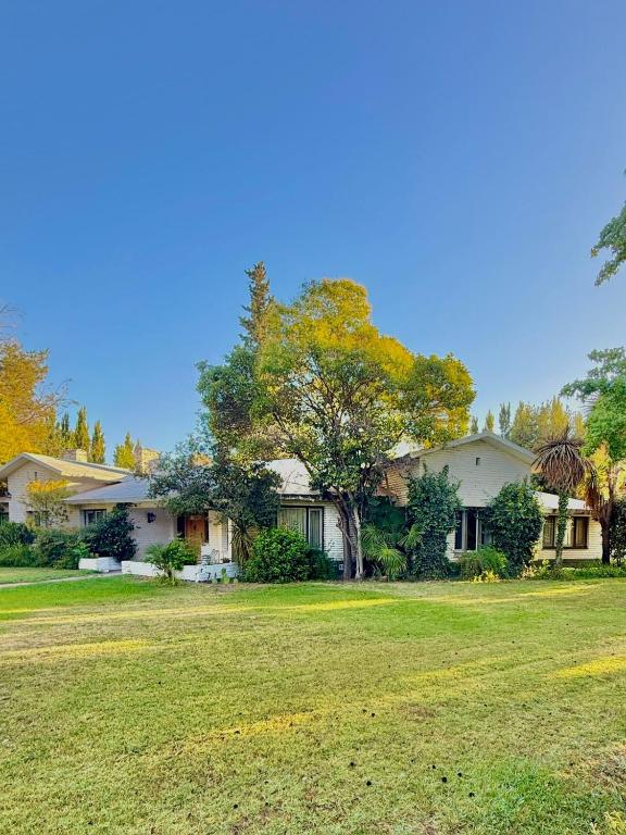 Chacra Los Cipreses - Casa completa con gran parque arbolado, 6 personas, entorno tranquilo